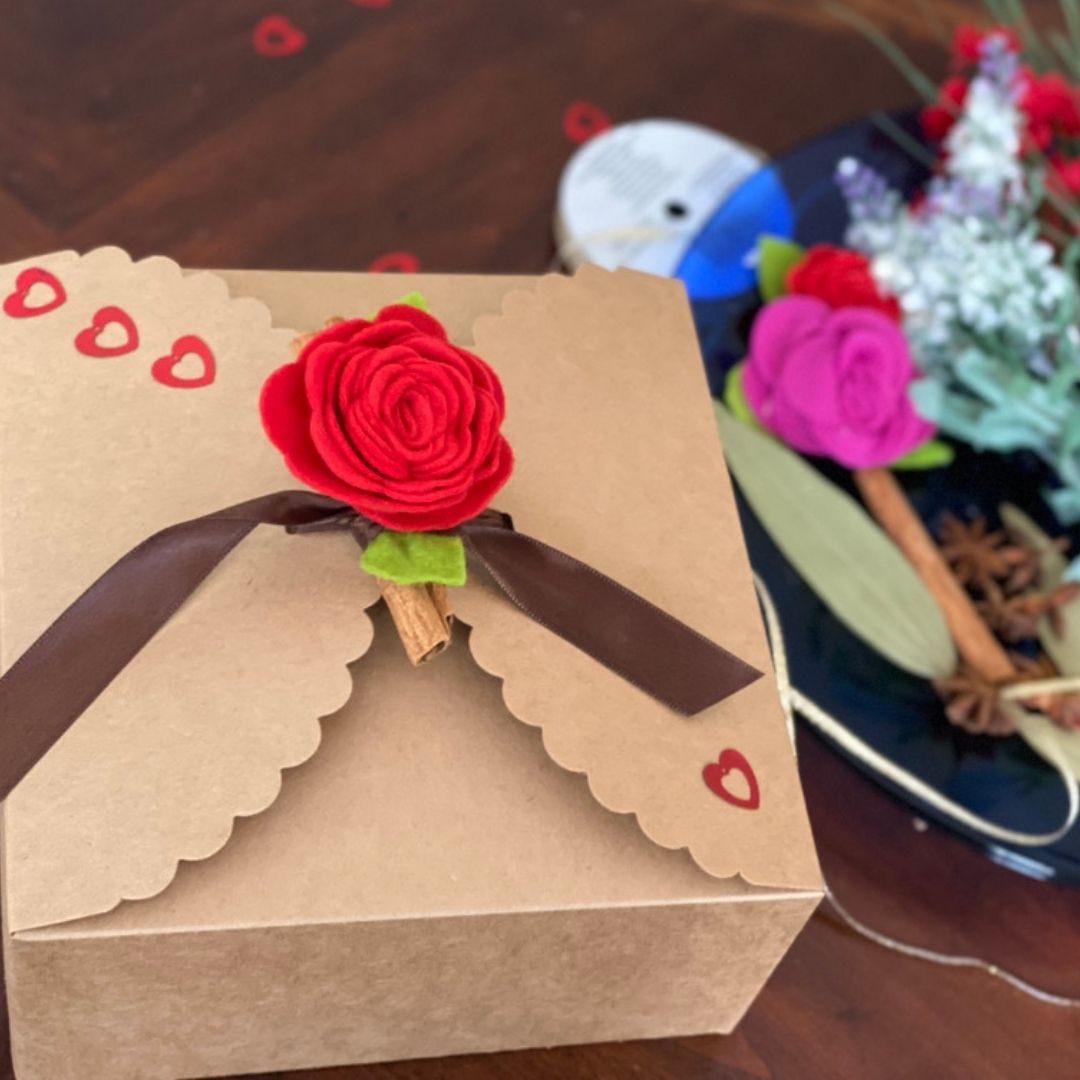 Anar Gourmet Foods Indian seasoning blends gift box — closed kraft box with red rose, cinnamon stick, and ribbon detail