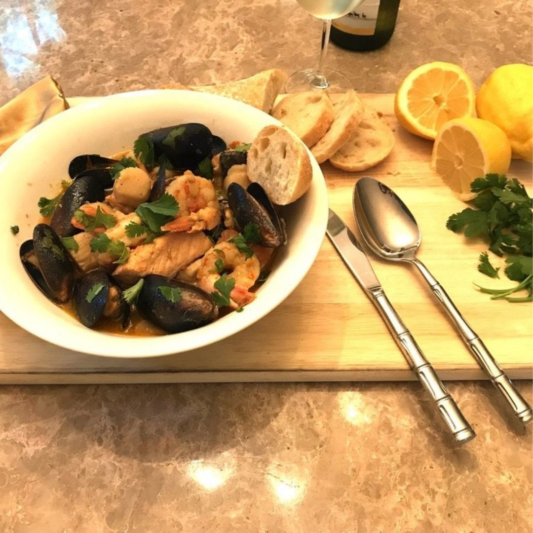 Anar Gourmet Foods all-natural, gluten-free seafood curry with mussels, shrimp, and fish, served with French bread and lemon