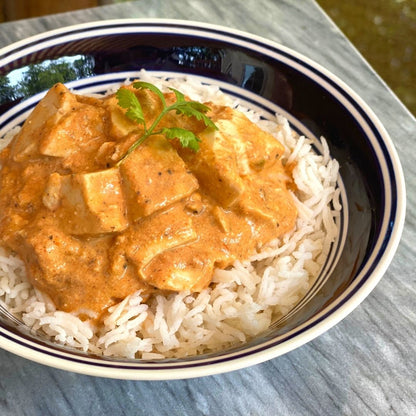 Anar Gourmet Foods all-natural, gluten-free tofu tikka masala seasoning — close-up of tofu curry over rice, garnished with cilantro